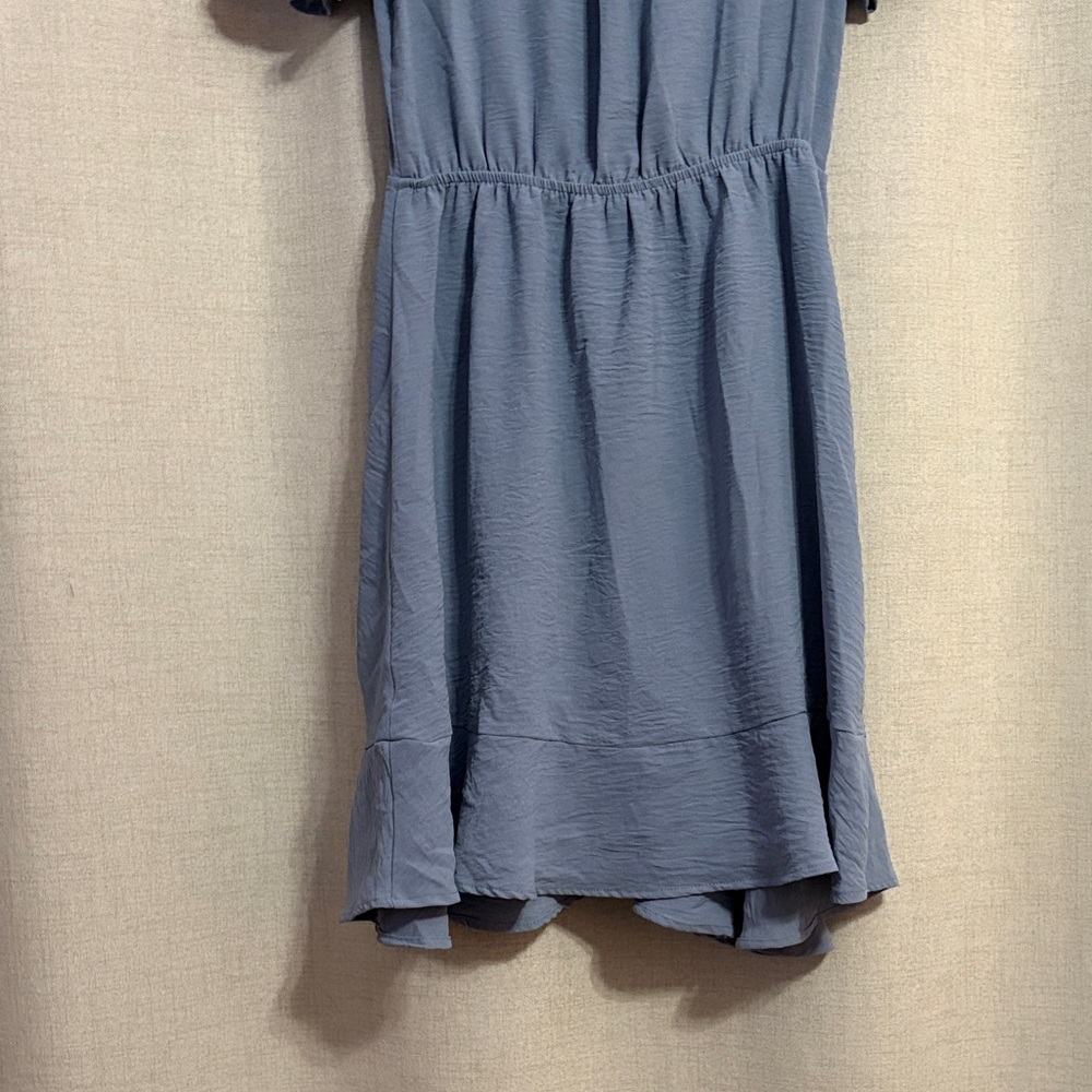 Elegant Blue Wrap Dress with Short Sleeves - Picture 8 of 8